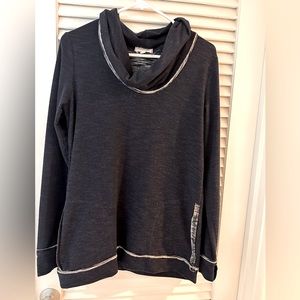Dark blue sweater with pockets